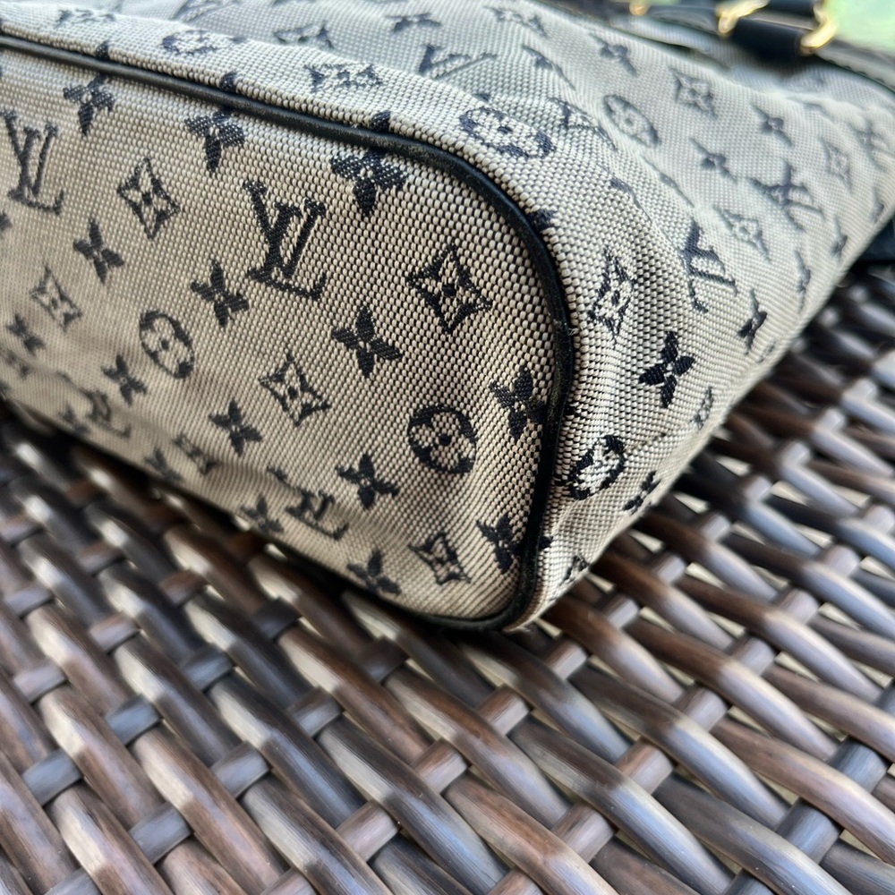 Louis Vuitton Lucille Navy Monogram Bag. Tote style with gold zipper. - Picture 5 of 9